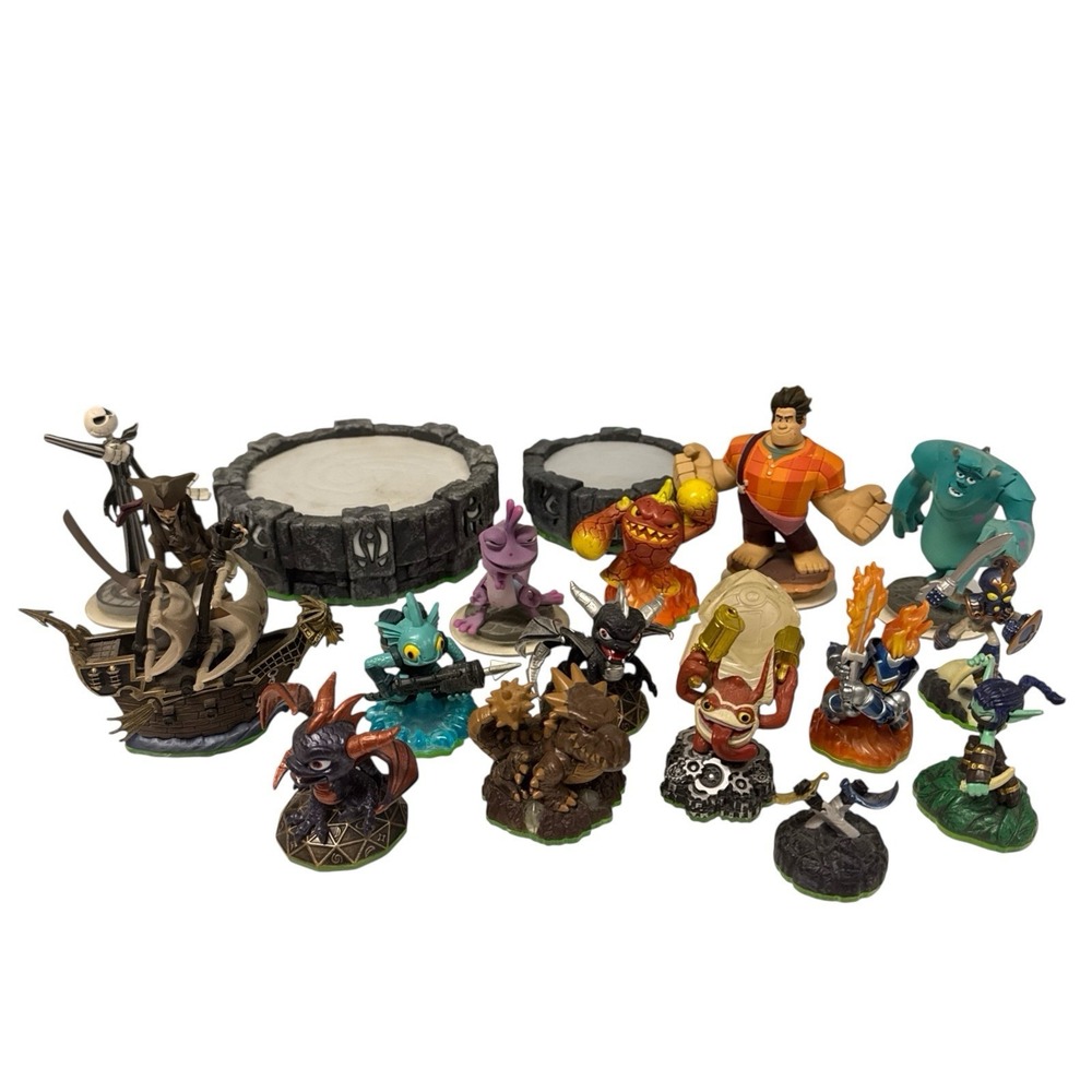 Activision SKYLANDERS + Disney Infinity huge 17 Pc‎ Figures lot + 2 portals
